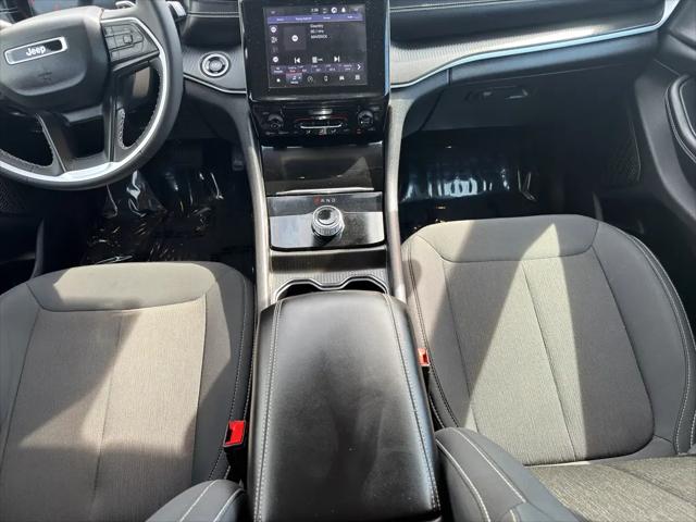 2024 Jeep Grand Cherokee L Laredo X 4x4