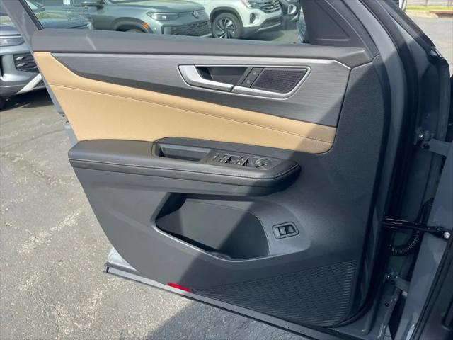 2026 Volkswagen Atlas Cross Sport SE with Technology
