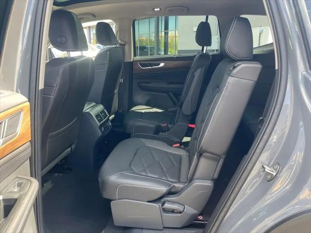 2026 Volkswagen Atlas SE with Technology