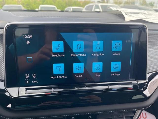 2026 Volkswagen Atlas Cross Sport SEL R-Line Black
