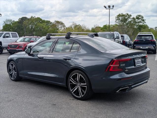 2022 Volvo S60 Recharge T8 R-Design
