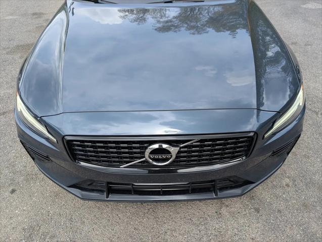 2022 Volvo S60 Recharge T8 R-Design