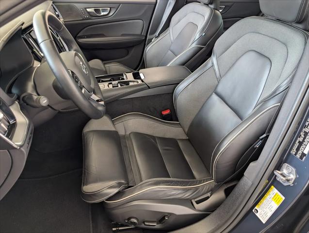 2022 Volvo S60 Recharge T8 R-Design