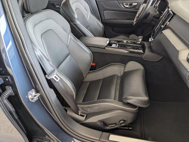 2022 Volvo S60 Recharge T8 R-Design