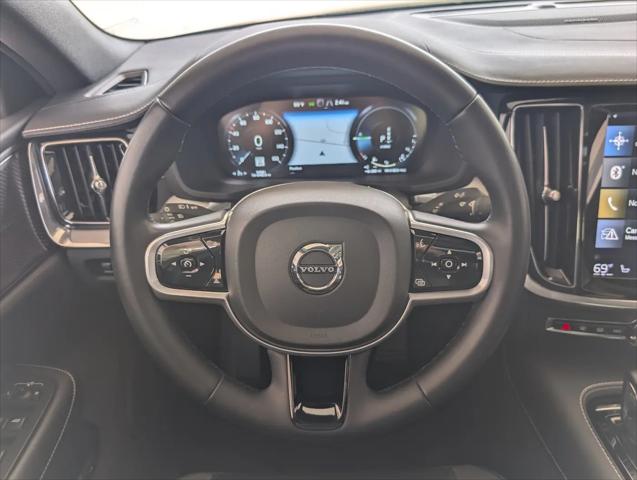 2022 Volvo S60 Recharge T8 R-Design