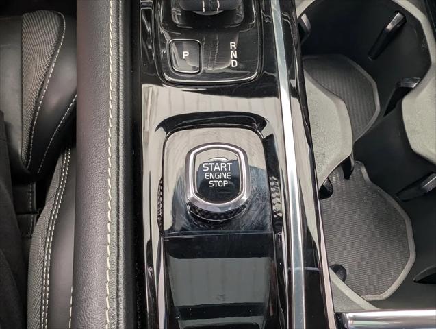 2022 Volvo S60 Recharge T8 R-Design