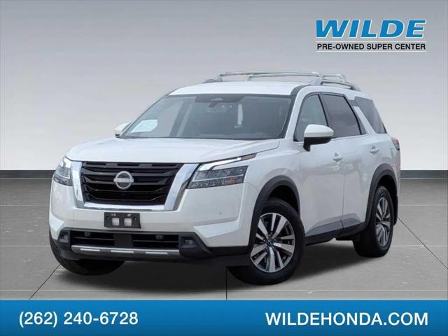 2023 Nissan Pathfinder SL 4WD for sale in Waukesha, WI