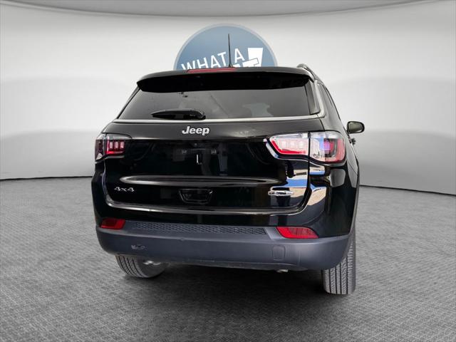 2024 Jeep Compass Latitude Lux FWD
