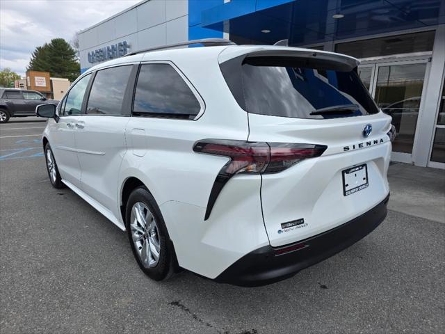 2025 Toyota Sienna XLE 2025 Toyota Sienna XLE