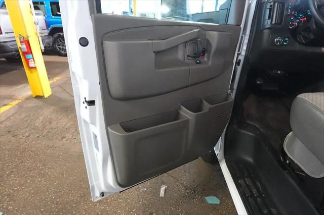 2022 Chevrolet Express Cutaway Work Van