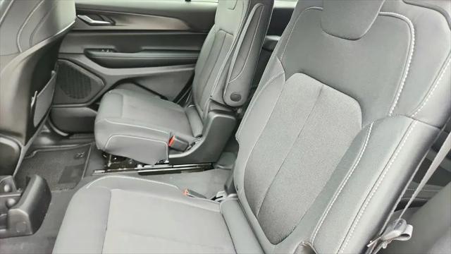 2026 Jeep Grand Cherokee L Altitude 4x2