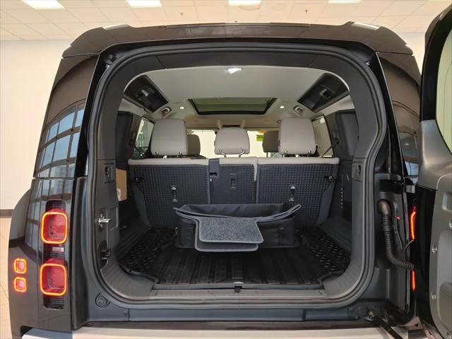 2024 Land Rover Defender 110 P300