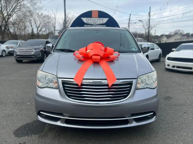2014 Chrysler Town & Country Touring-L
