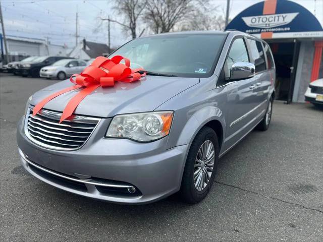 2014 Chrysler Town & Country Touring-L