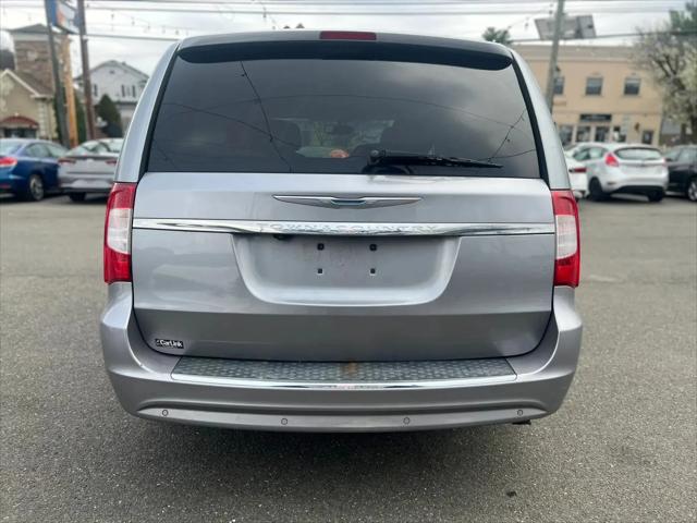 2014 Chrysler Town & Country Touring-L