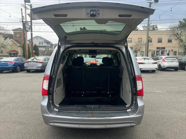 2014 Chrysler Town & Country Touring-L