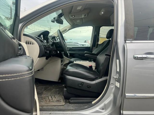 2014 Chrysler Town & Country Touring-L