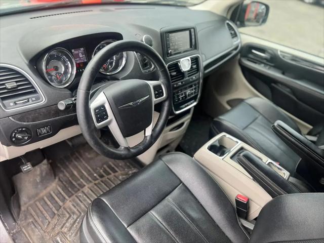 2014 Chrysler Town & Country Touring-L