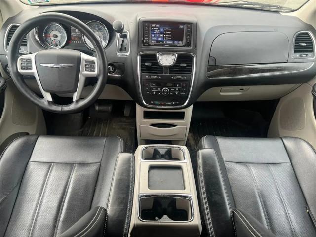 2014 Chrysler Town & Country Touring-L