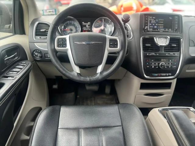 2014 Chrysler Town & Country Touring-L