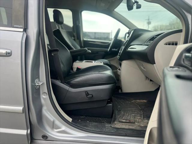 2014 Chrysler Town & Country Touring-L