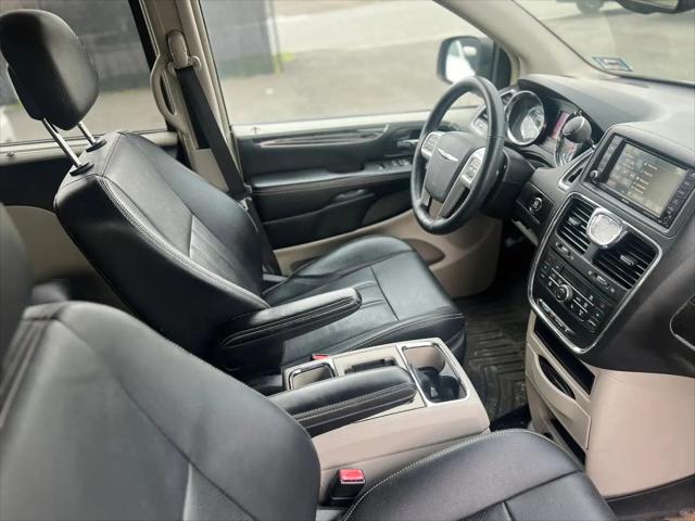 2014 Chrysler Town & Country Touring-L