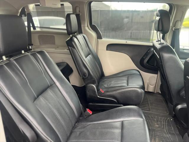 2014 Chrysler Town & Country Touring-L