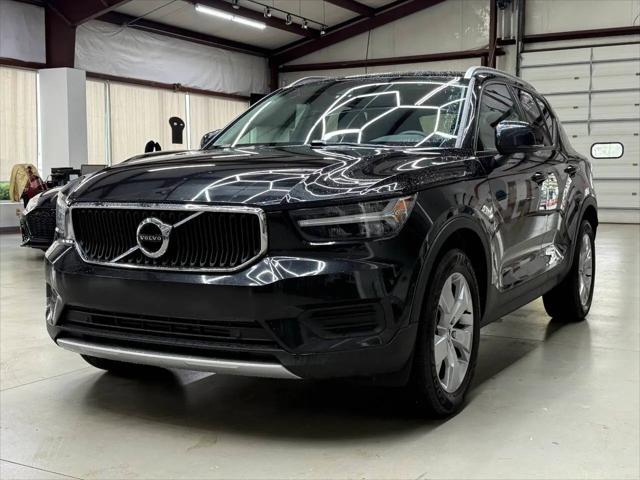 2022 Volvo XC40 T5 Momentum