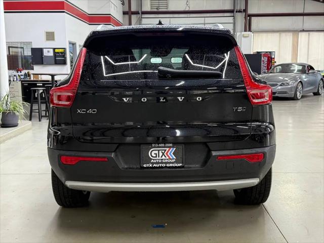 2022 Volvo XC40 T5 Momentum