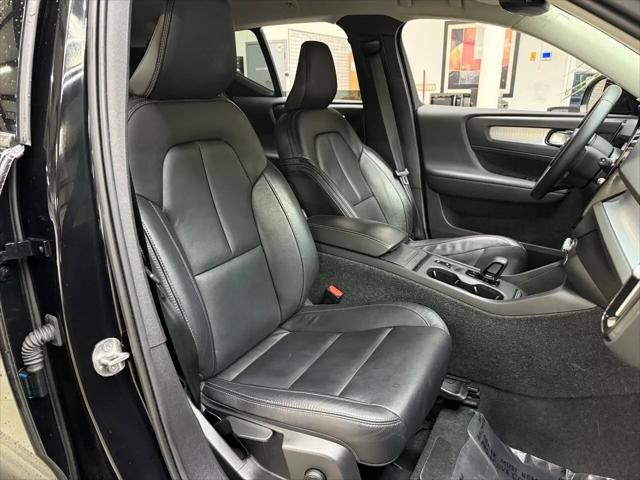 2022 Volvo XC40 T5 Momentum