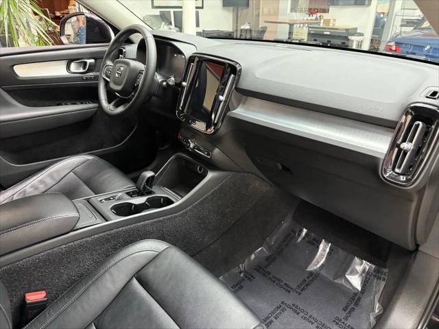 2022 Volvo XC40 T5 Momentum