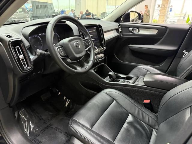 2022 Volvo XC40 T5 Momentum