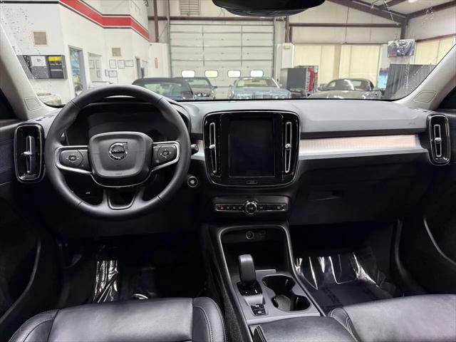 2022 Volvo XC40 T5 Momentum