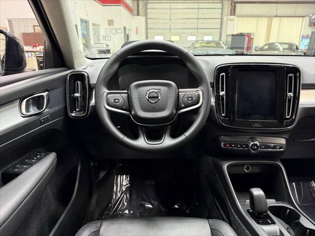 2022 Volvo XC40 T5 Momentum