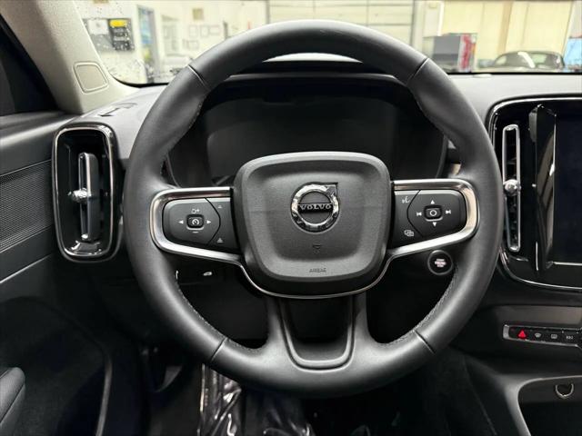 2022 Volvo XC40 T5 Momentum