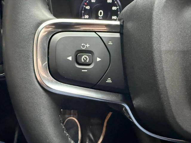 2022 Volvo XC40 T5 Momentum