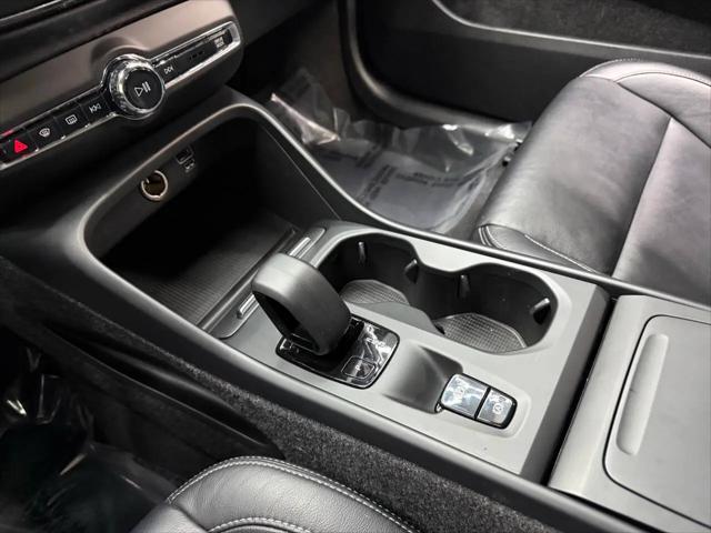 2022 Volvo XC40 T5 Momentum