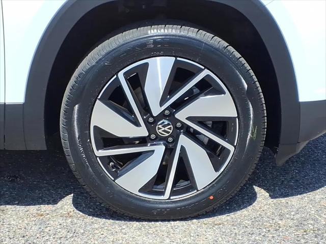 2025 Volkswagen Atlas 2.0T SE w/Technology
