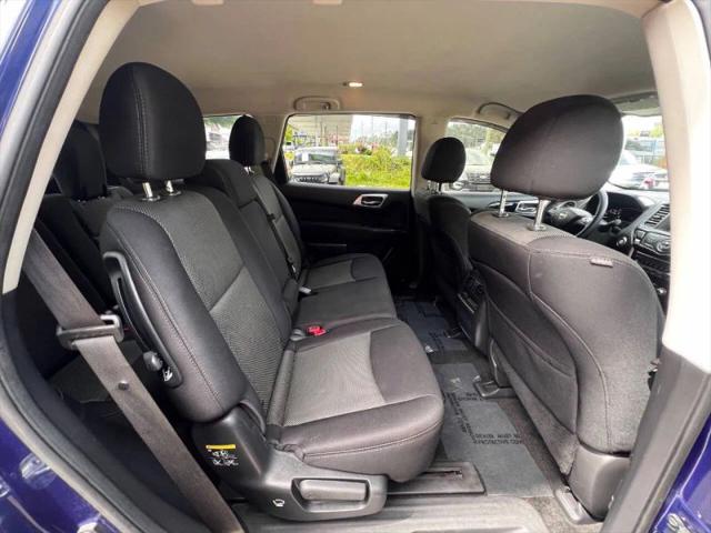 2017 Nissan Pathfinder SV