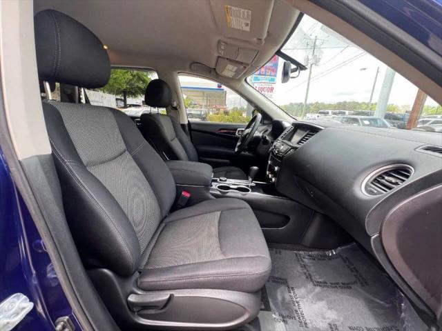 2017 Nissan Pathfinder SV