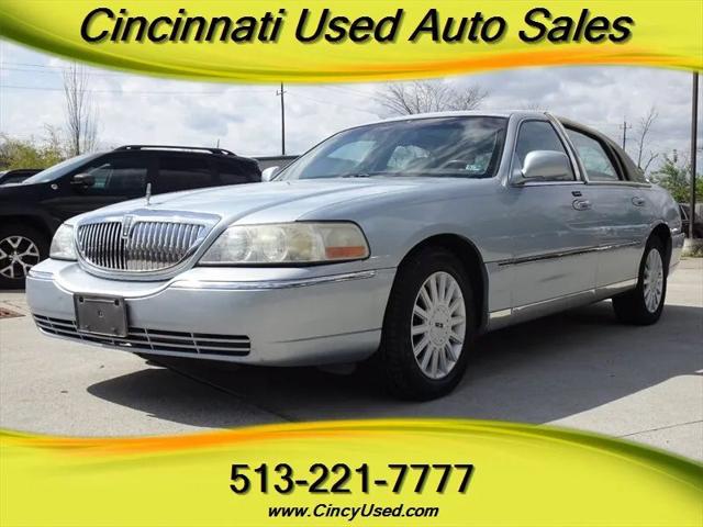 2005 Lincoln Town Car Signature Limited