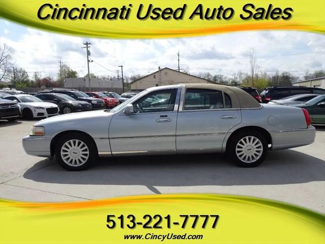 2005 Lincoln Town Car Signature Limited