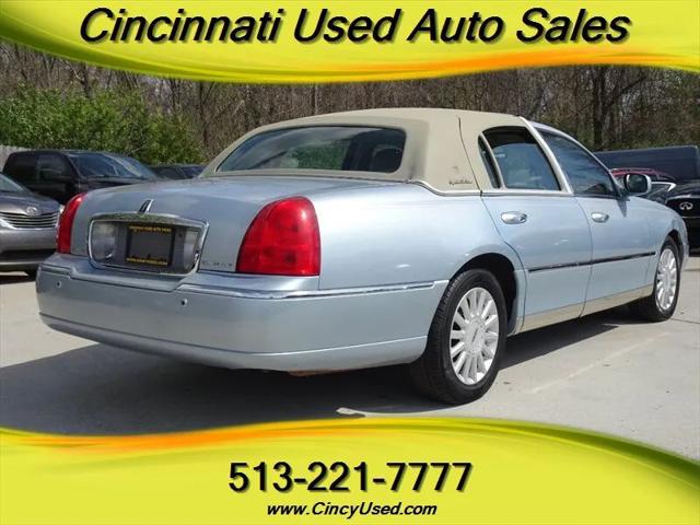 2005 Lincoln Town Car Signature Limited