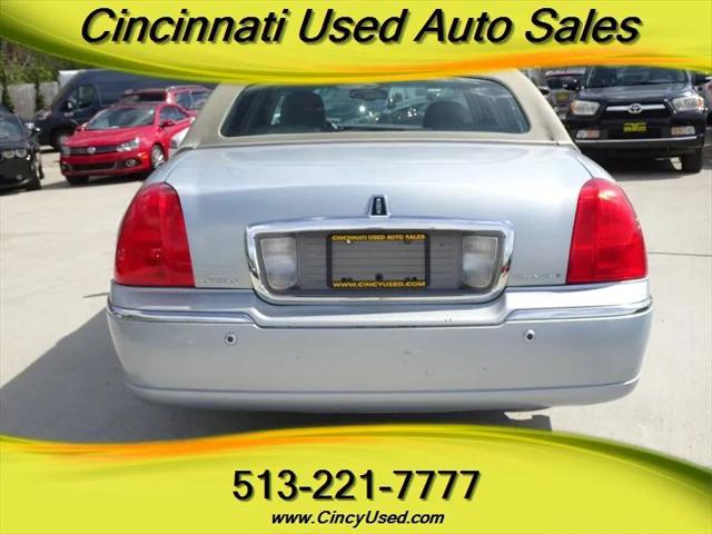 2005 Lincoln Town Car Signature Limited