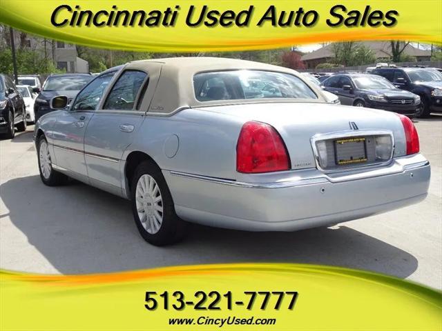 2005 Lincoln Town Car Signature Limited