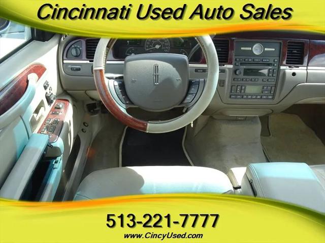 2005 Lincoln Town Car Signature Limited
