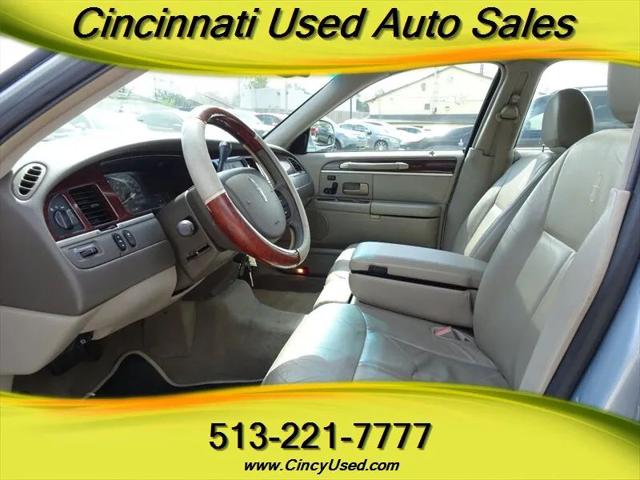 2005 Lincoln Town Car Signature Limited