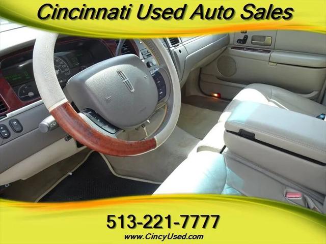 2005 Lincoln Town Car Signature Limited