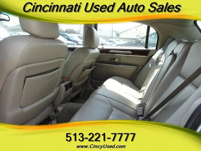 2005 Lincoln Town Car Signature Limited