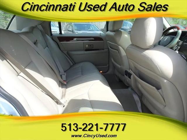 2005 Lincoln Town Car Signature Limited